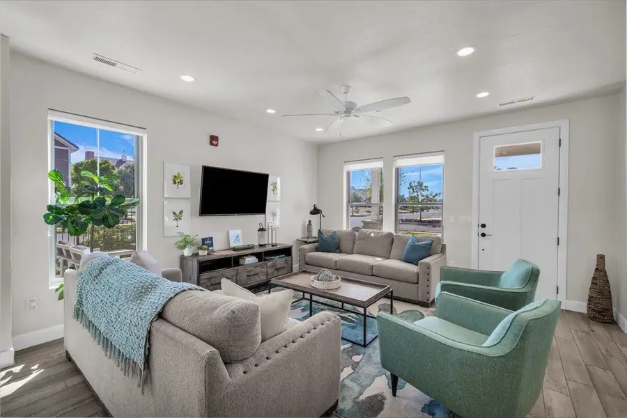 1181 E Farmhouse Dr, Washington, UT 84780 - #3