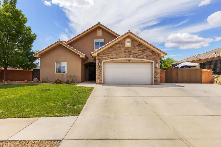 225 Falcon Ct, Ivins, UT 84738 - #2