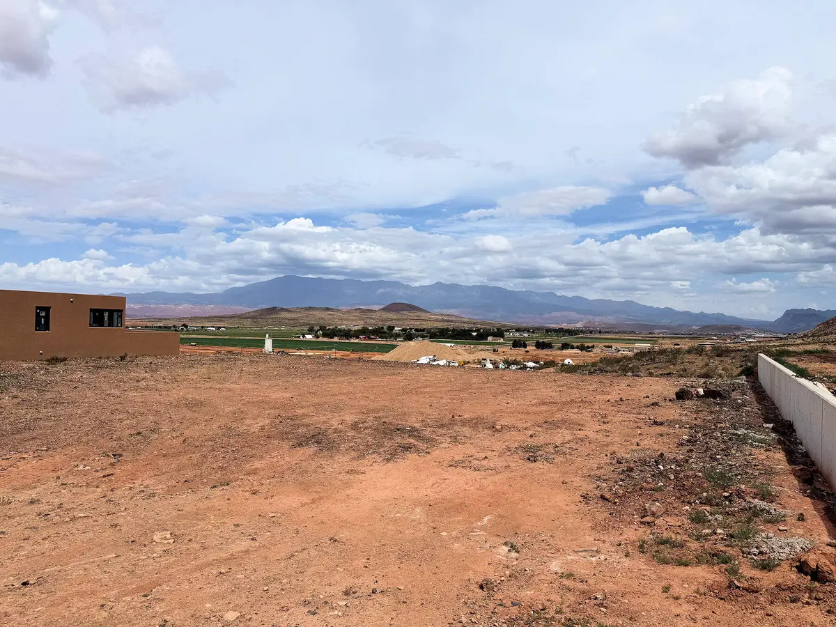 850 W Rock View Dr, Hurricane, UT 84737 - #1