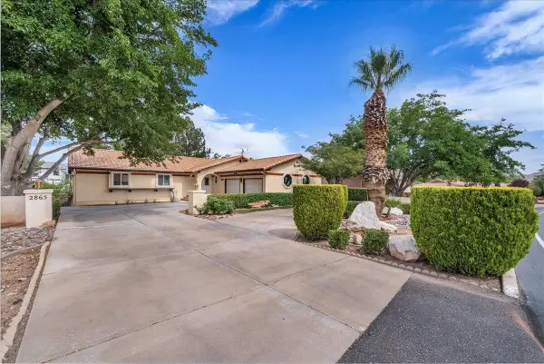 2865 S Bloomington Dr, St George, UT 84790
