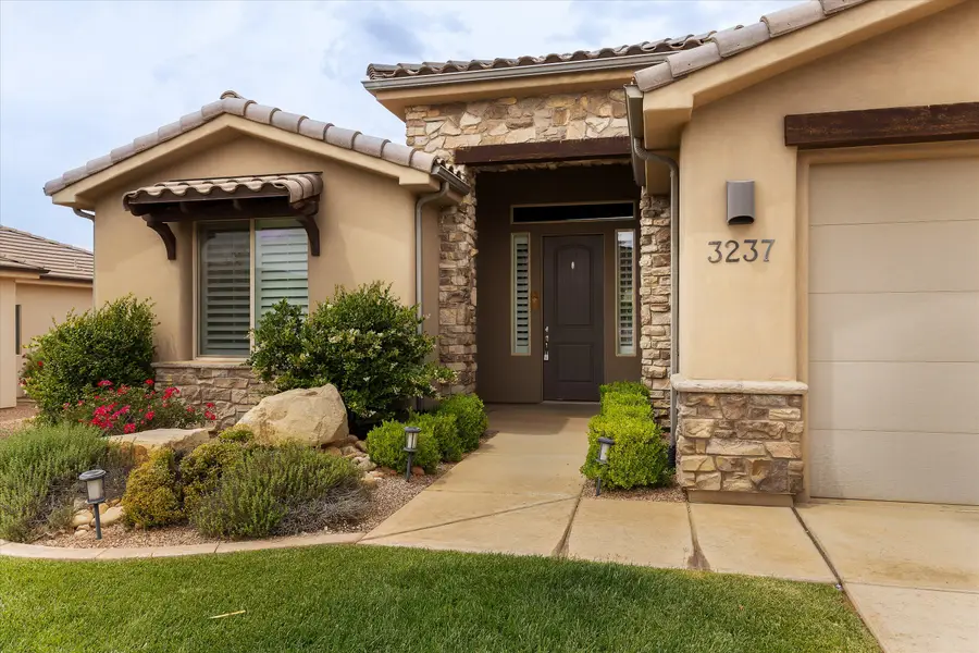 3237 E Crimson Ridge Dr, Saint George, UT 84790 - #2