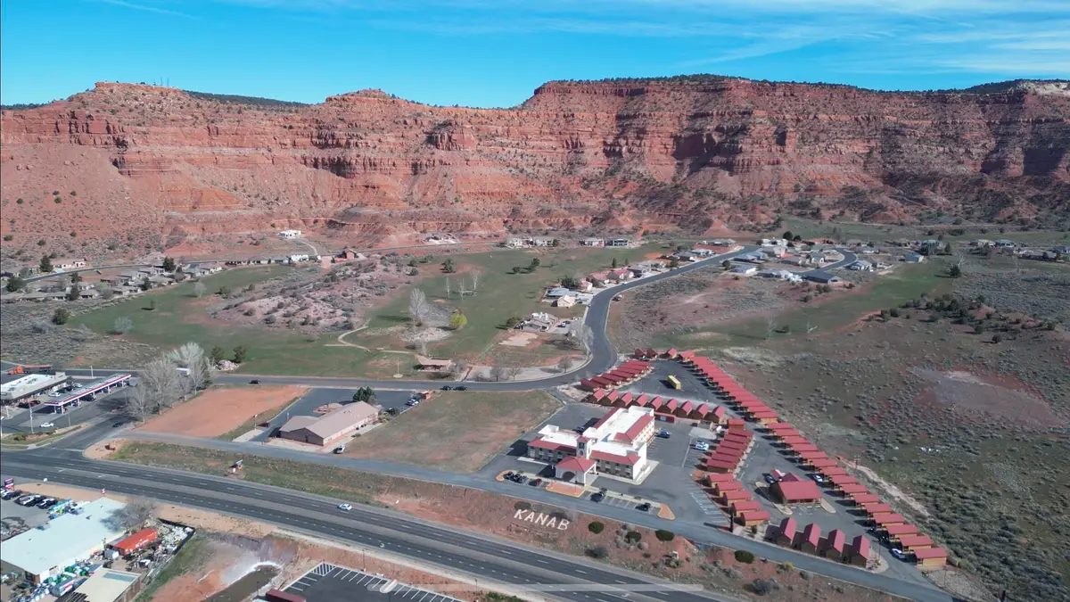755 Fairway Dr, Kanab, UT 84741 - #1