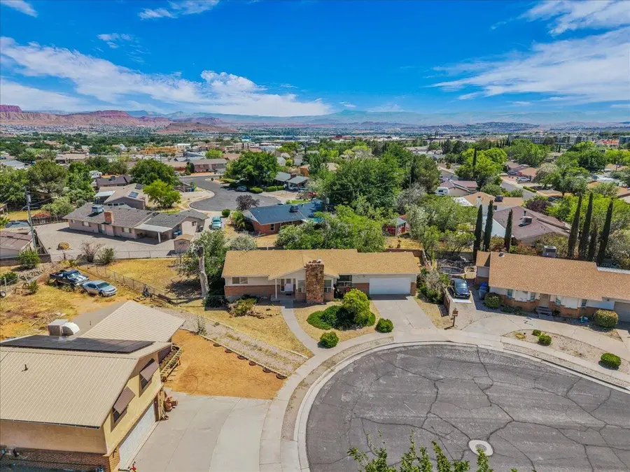 484 N Circula Rosita, Washington, UT 84780 - #2