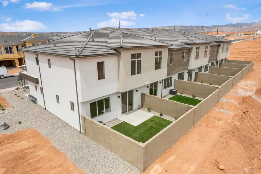 978 Manen St, Washington, UT 84780 - #3