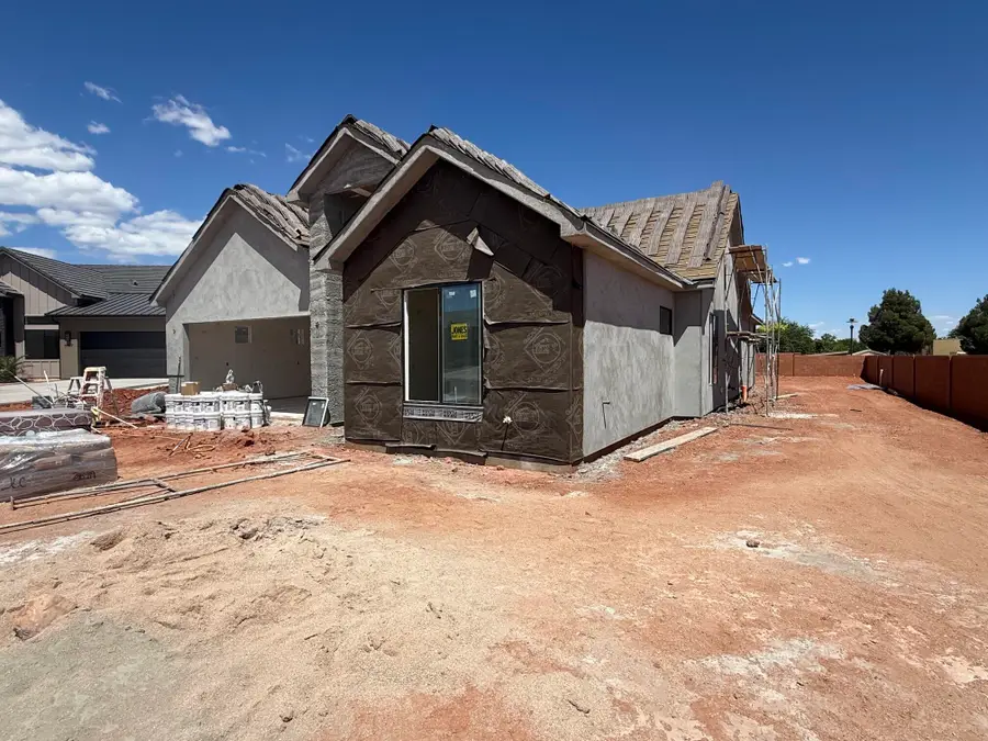 565 S Harmony Cir, Ivins, UT 84738 - #2