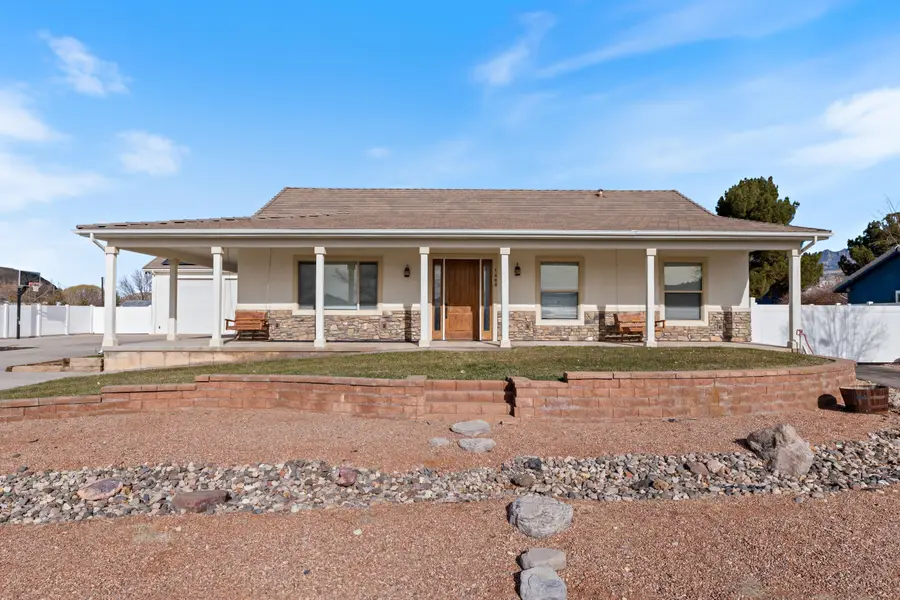 1488 W Diamond Valley Dr, Saint George, UT 84770 - #2