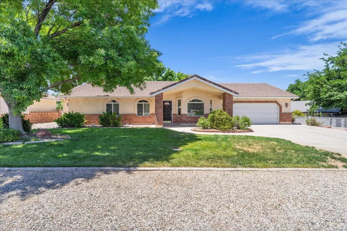 3038 S Willow Dr, Saint George, UT 84790 - #1