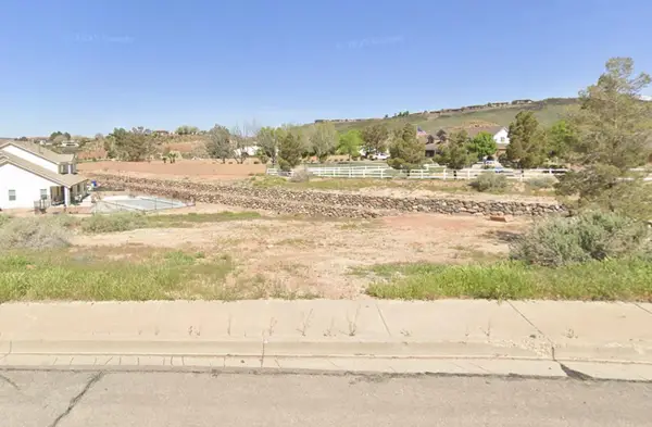 737 E Red Sands Dr, Washington, UT 84780