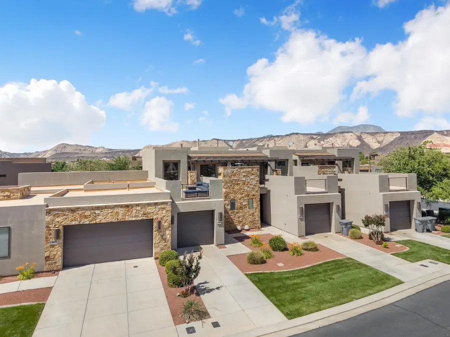 1676 W Escapes Dr, Saint George, UT 84770 - #3