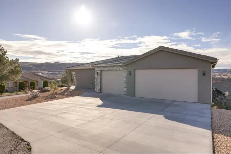 217 W Terrace Cir, Toquerville, UT 84774 - #3