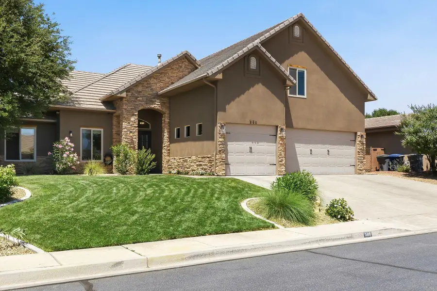 586 S Whitney Dr, Saint George, UT 84770 - #2