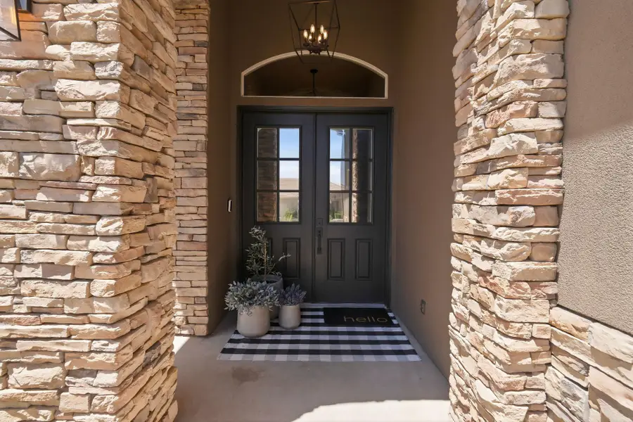 586 S Whitney Dr, Saint George, UT 84770 - #3