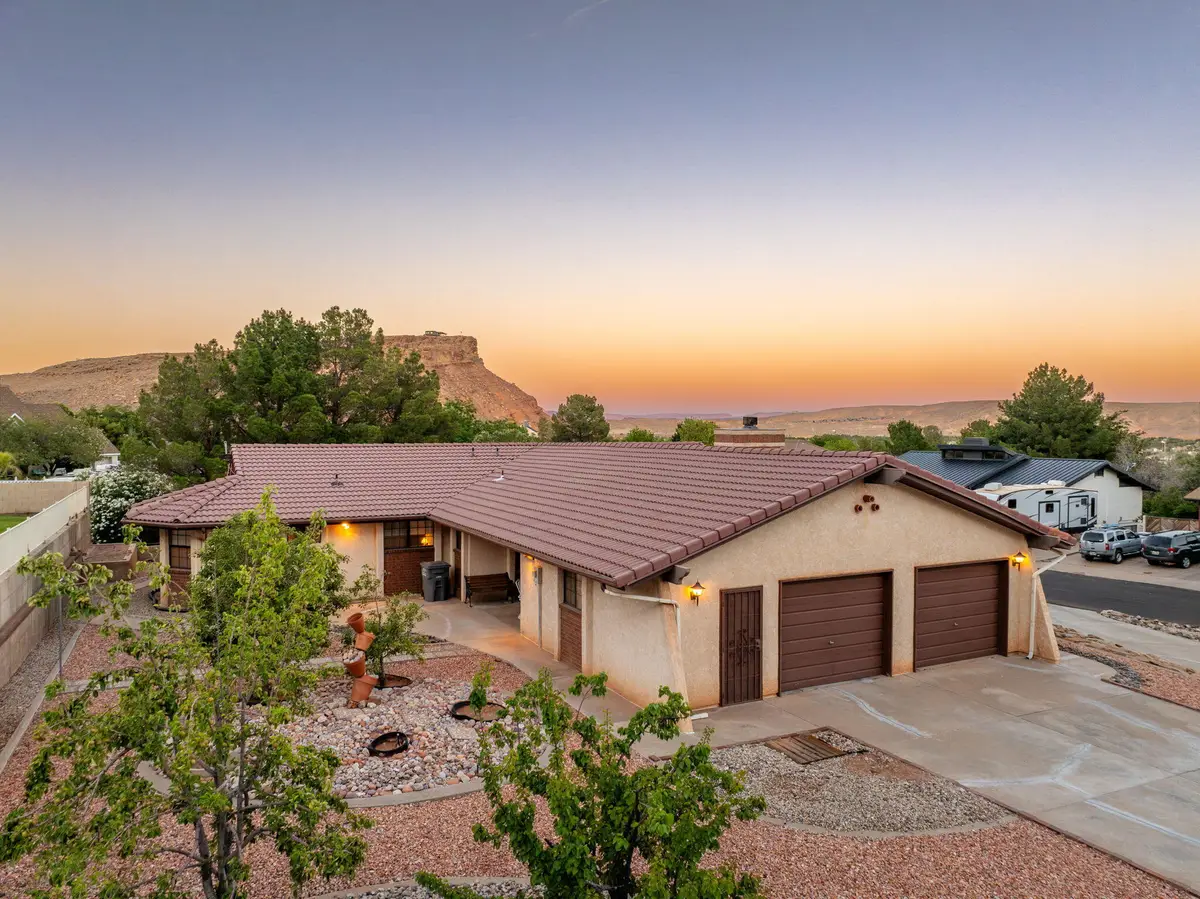 1230 W Escalante Dr, Saint George, UT 84790 - #1