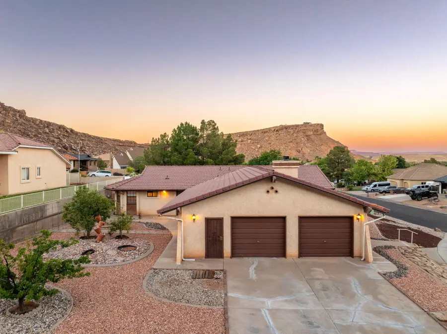 1230 W Escalante Dr, Saint George, UT 84790 - #3