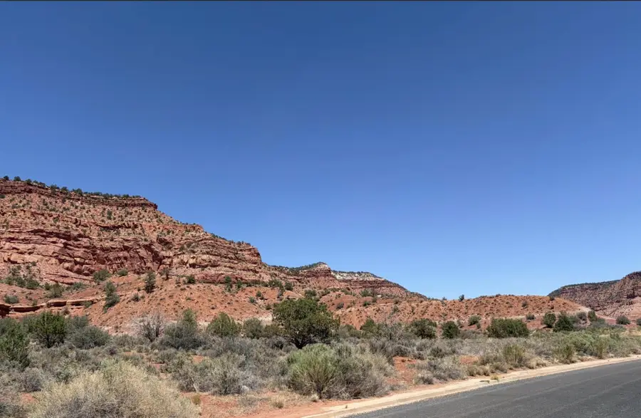 865 E Country Club Dr, Kanab, UT 84741 - #3