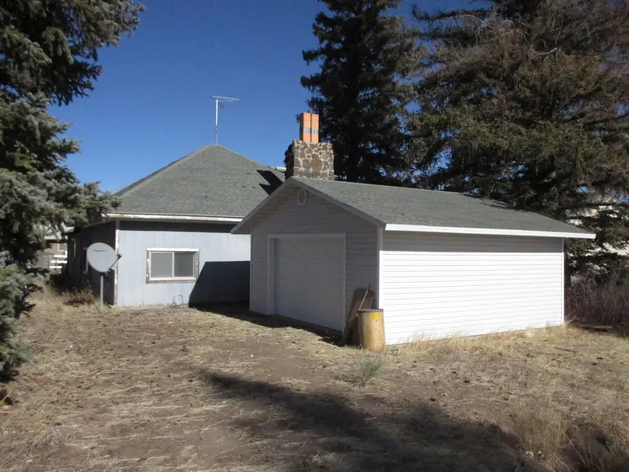 76 W Center St, Hatch, UT 84735 - #2