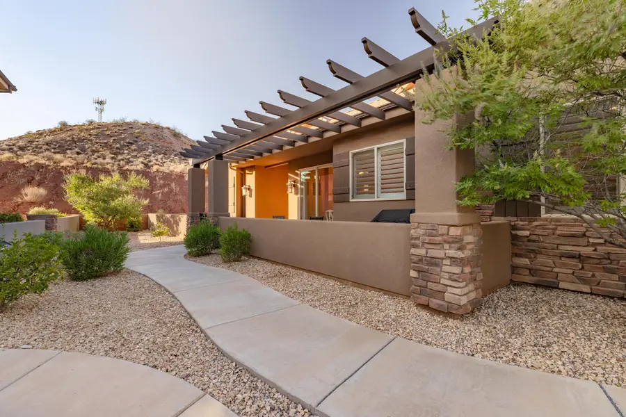 2069 N Coral Ridge Dr, Washington, UT 84780 - #2
