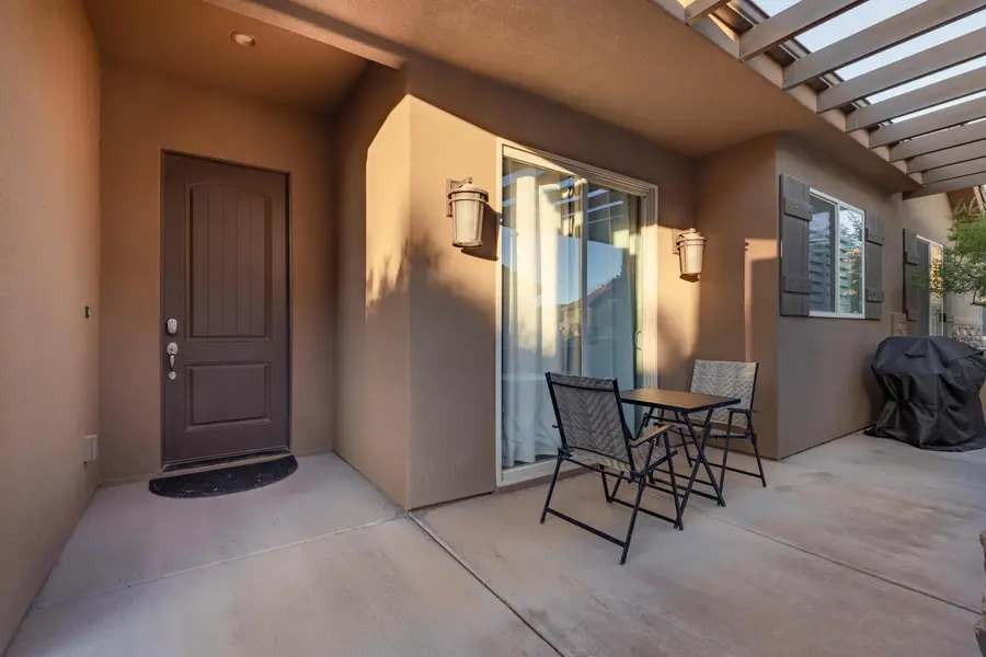 2069 N Coral Ridge Dr, Washington, UT 84780 - #3