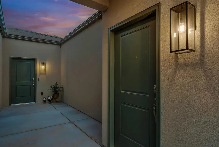 1853 S Queens Garden Dr, Washington, UT 84780 - #3