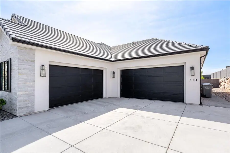 719 W Scenario St, Washington, UT 84780 - #3