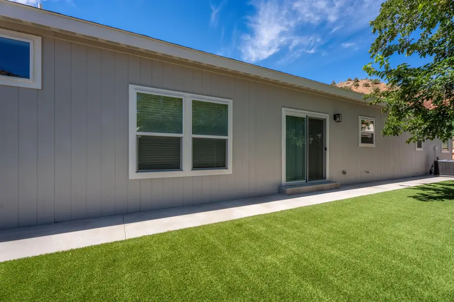476 E Jessop Ave, Hildale, UT 84784 - #2