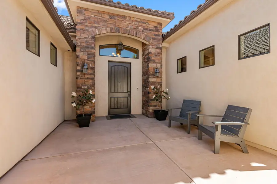 1505 N Canyon Trails Dr, Dammeron Valley, UT 84783 - #3