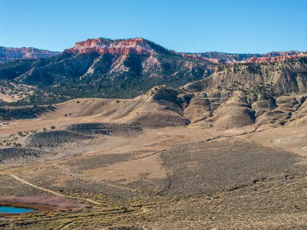 1040 W Under The Rim Rd, Tropic, UT 84776