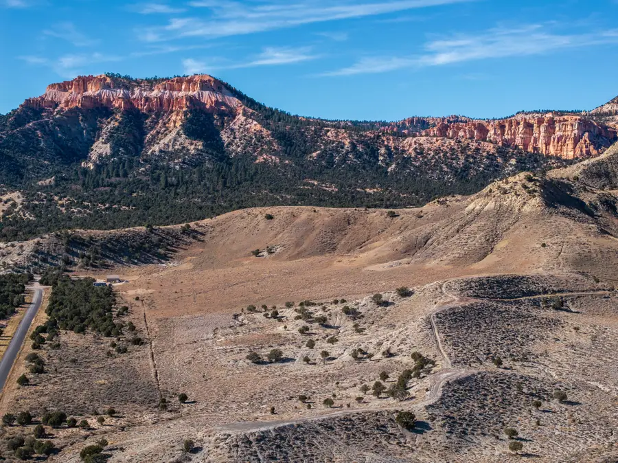 1040 W Under The Rim Rd, Tropic, UT 84776 - #3
