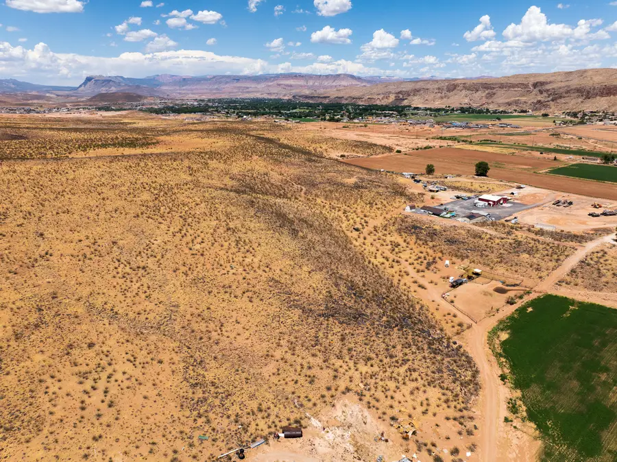 1500 W Dixie Springs Dr, Hurricane, UT 84737 - #3