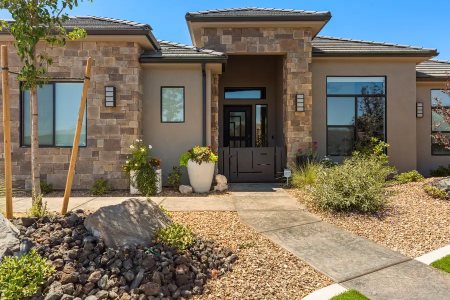 562 S Harmony Cir, Ivins, UT 84738 - #3