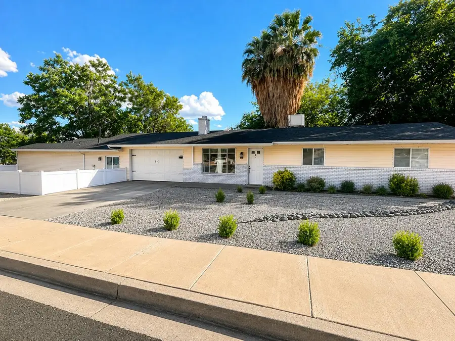 611 W Diagonal St, Saint George, UT 84770 - #2