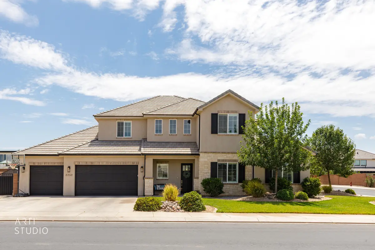 2252 E Fieldstone Cir, Saint George, UT 84790 - #1