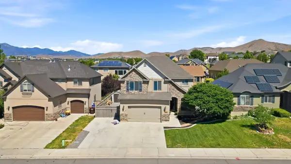 3817 E Pinehurst Dr, Eagle Mountain, UT 84005