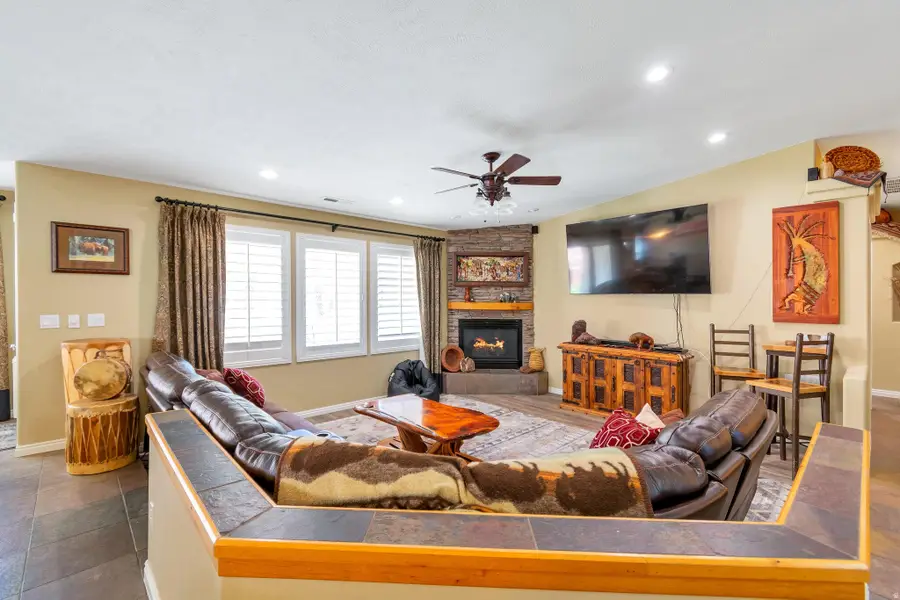 304 N Stone Mountain Dr, Saint George, UT 84770 - #3