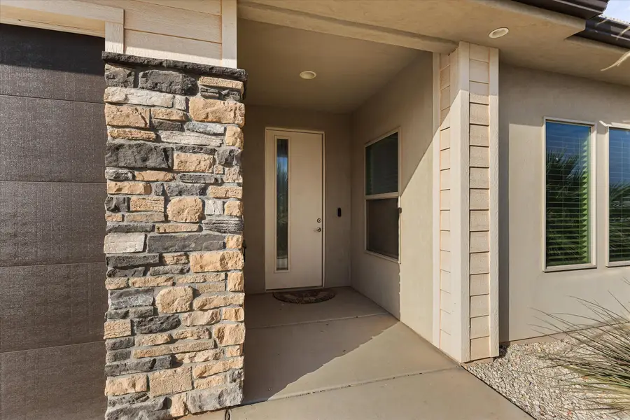 3678 E Mesa Rock Dr, Saint George, UT 84790 - #2