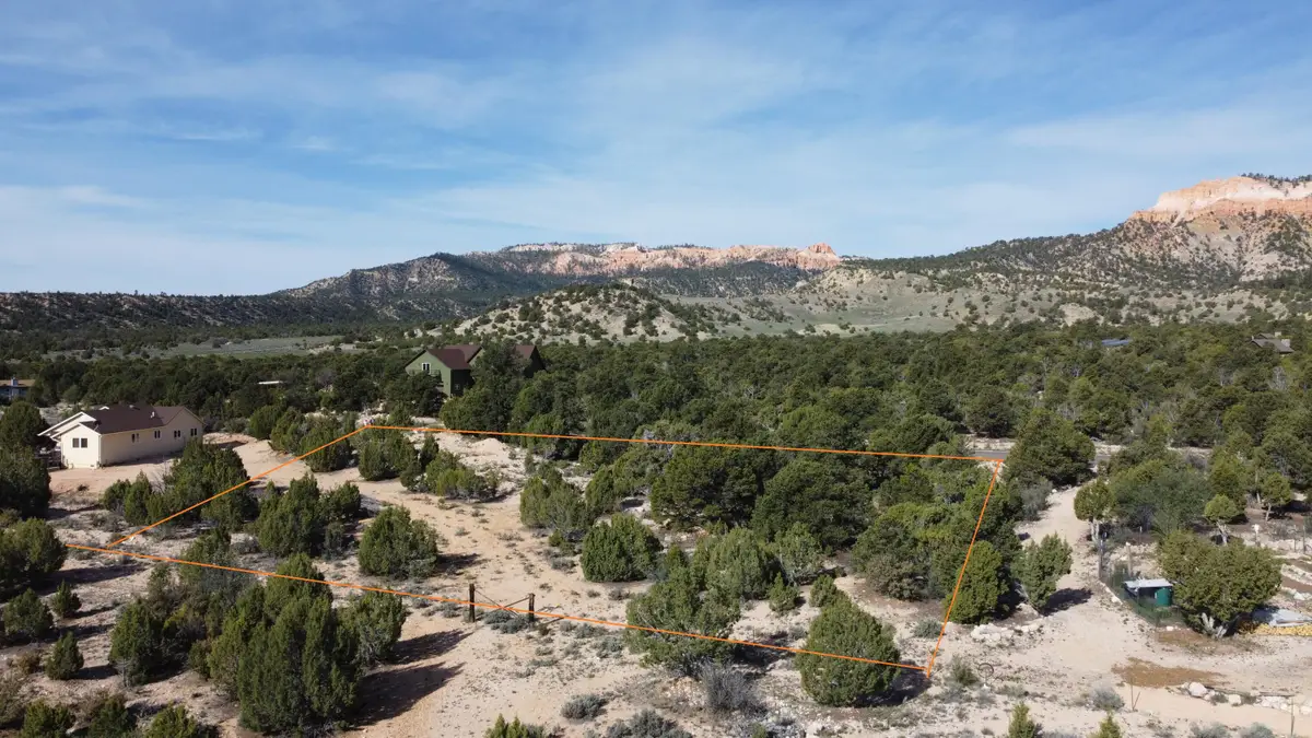 145 S Southerland Ct, Tropic, UT 84776 - #1