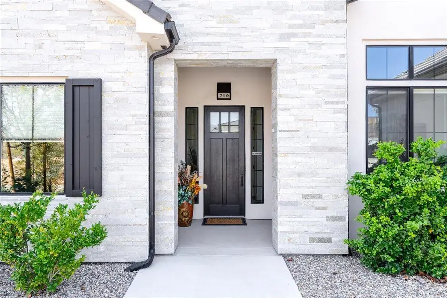 719 W Scenario St, Washington, UT 84780 - #2