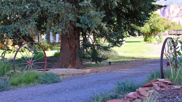 225 E 200 N St, Torrey, UT 84775