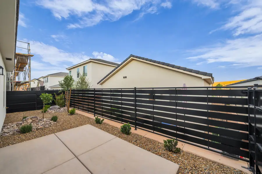 421 S Stewart Creek Dr, Washington, UT 84780 - #2
