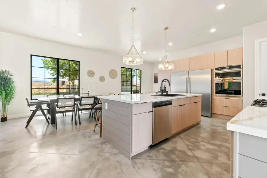 1444 S Regent Park Rd, Hurricane, UT 84737 - #3
