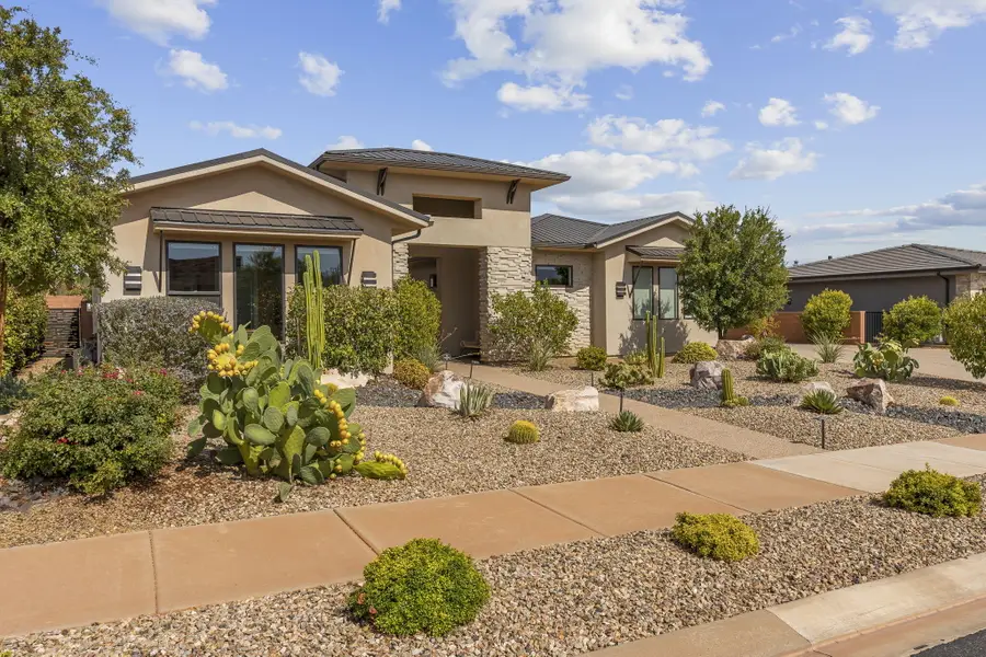 66 N Arrowhead Ln, Ivins, UT 84738 - #2