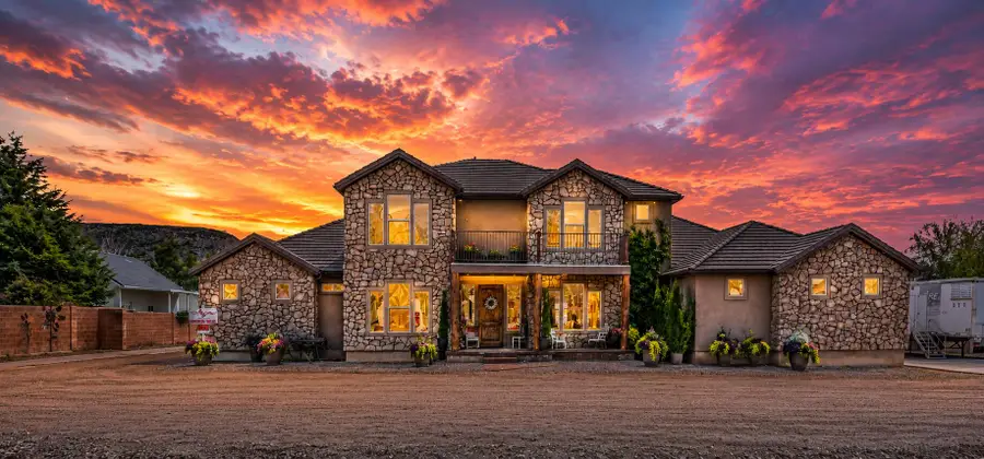 1045 W Sapphire Dr, Saint George, UT 84790 - #2