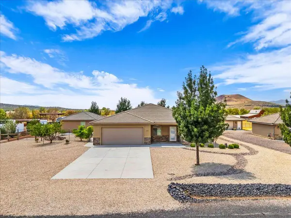 1129 N Horsemans Park Dr, Dammeron Valley, UT 84783