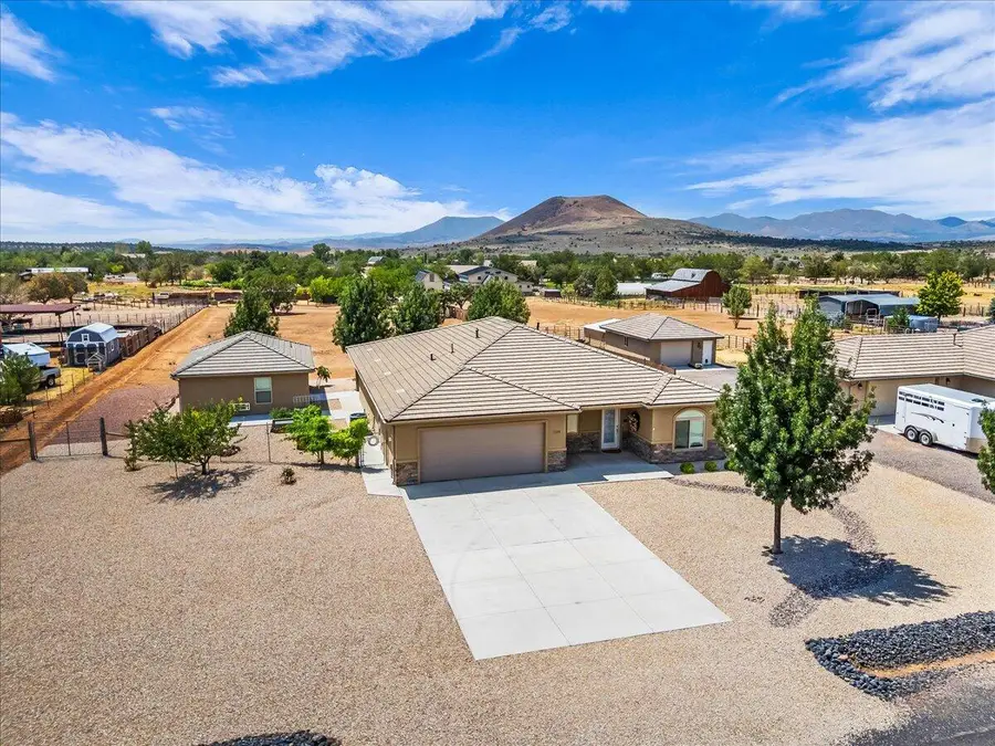 1129 N Horsemans Park Dr, Dammeron Valley, UT 84783 - #2