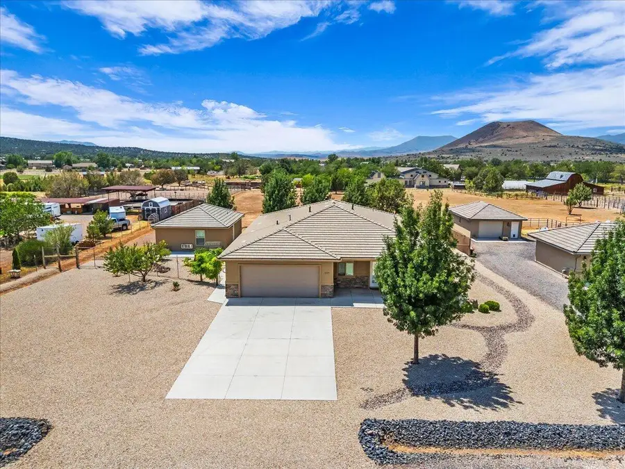 1129 N Horsemans Park Dr, Dammeron Valley, UT 84783 - #3