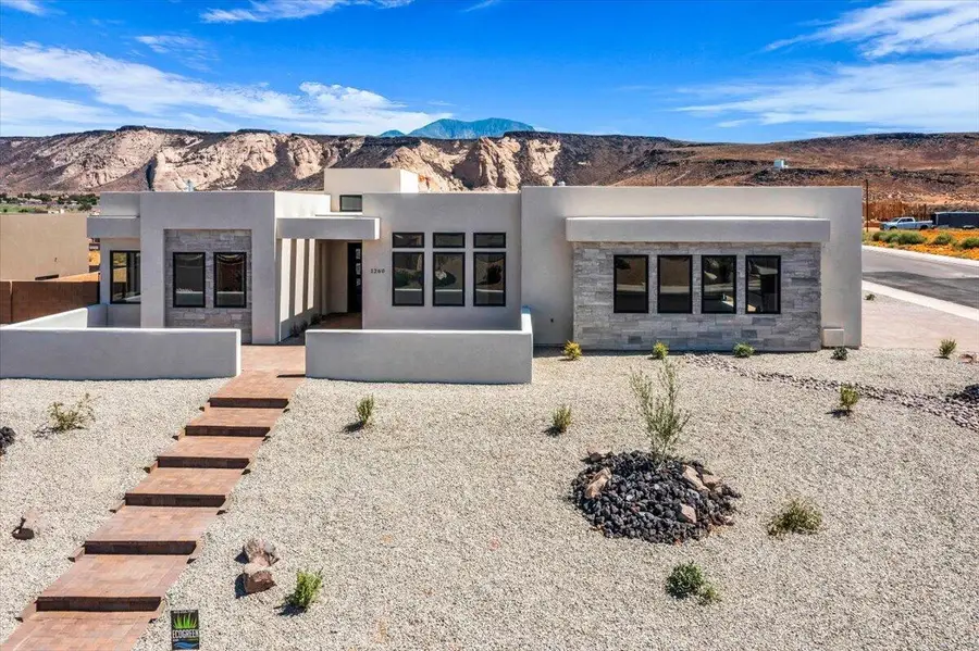 1260 W Canyon Tree Dr, Saint George, UT 84770 - #2