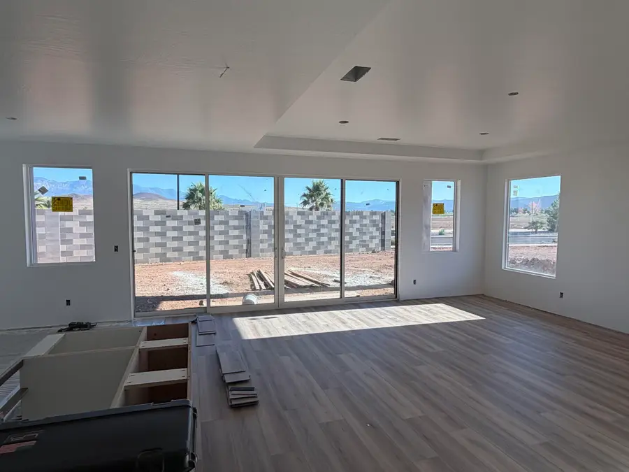 1758 W Monument Valley Rd, Hurricane, UT 84737 - #2
