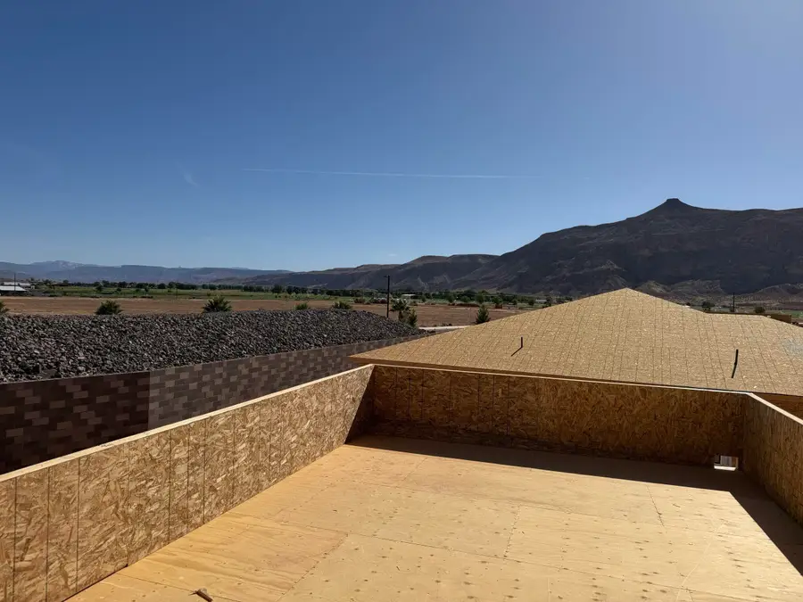 1784 W Monument Valley Rd, Hurricane, UT 84737 - #3