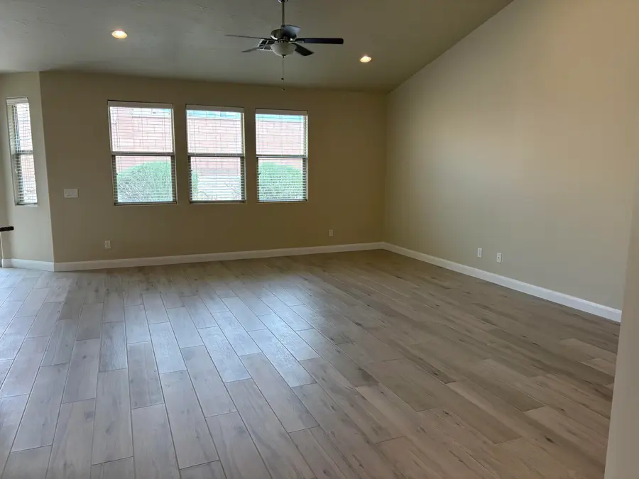 347 E Munich Dr, Saint George, UT 84790 - #2