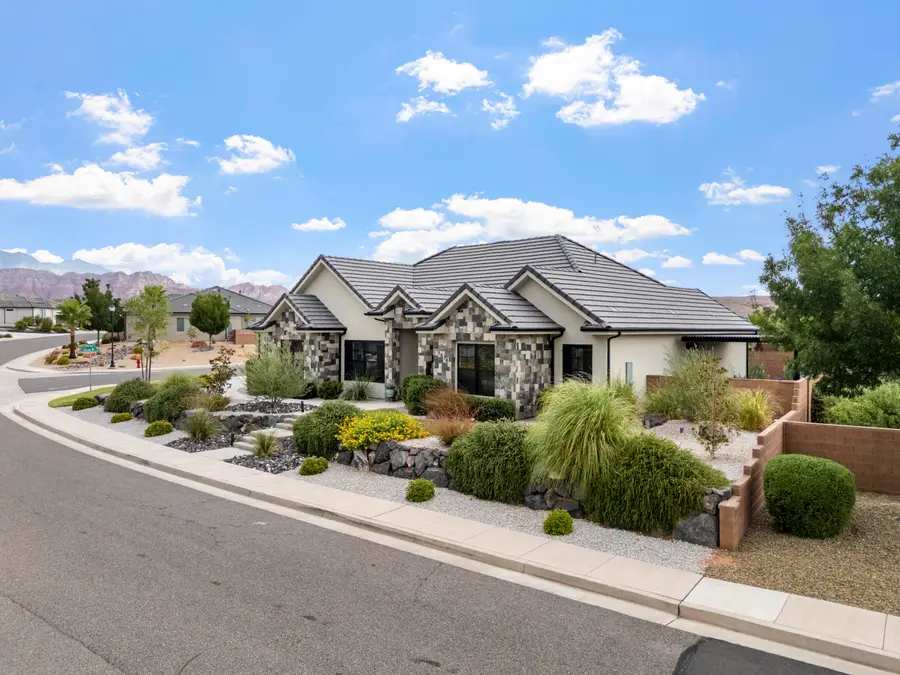 1876 N Mountain View Dr, Washington, UT 84780 - #2